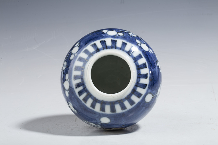 古玩陶瓷清末民初·青花留白冰梅紋小罐拍賣，當前價格2500元