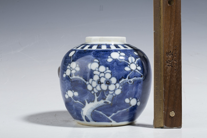 古玩陶瓷清末民初·青花留白冰梅紋小罐拍賣，當前價格2500元