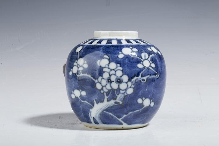古玩陶瓷清末民初·青花留白冰梅紋小罐拍賣，當前價格2500元