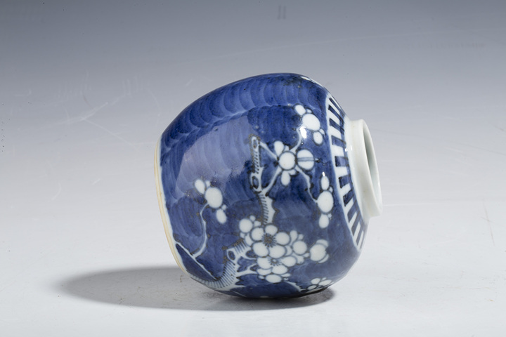 古玩陶瓷清末民初·青花留白冰梅紋小罐拍賣，當前價格2500元