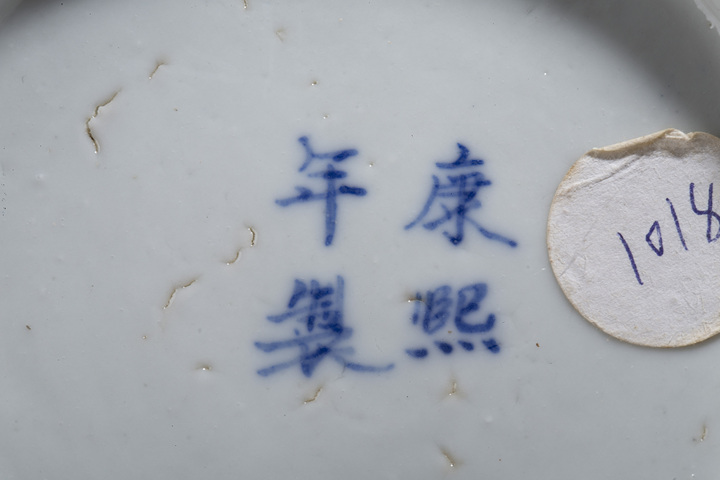 古玩陶瓷清光緒·灑藍(lán)釉開窗五彩吹簫引鳳山水紋長頸瓶拍賣，當(dāng)前價格9800元