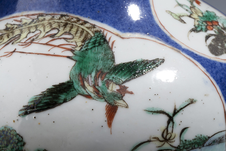 古玩陶瓷清光緒·灑藍(lán)釉開窗五彩吹簫引鳳山水紋長頸瓶拍賣，當(dāng)前價格9800元