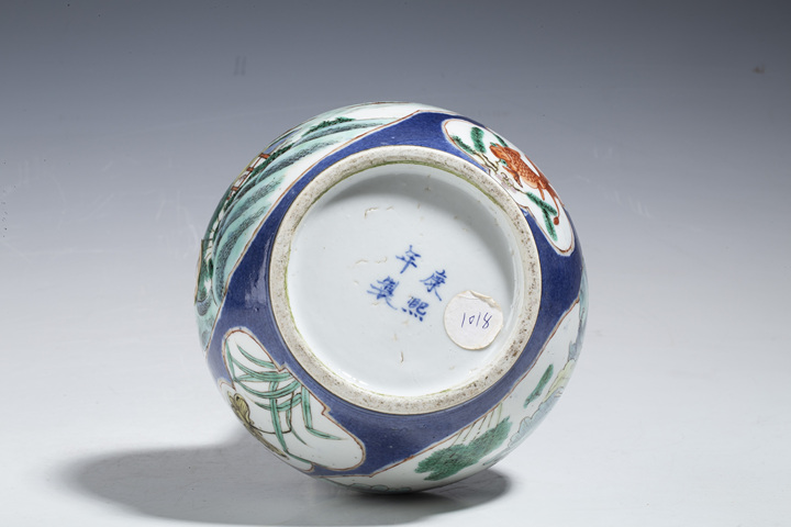 古玩陶瓷清光緒·灑藍(lán)釉開窗五彩吹簫引鳳山水紋長頸瓶拍賣，當(dāng)前價格9800元