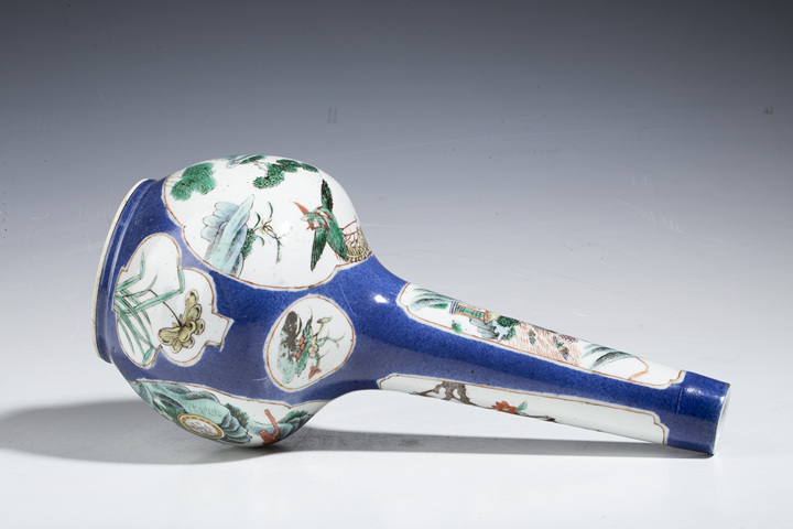 古玩陶瓷清光緒·灑藍(lán)釉開窗五彩吹簫引鳳山水紋長頸瓶拍賣，當(dāng)前價格9800元