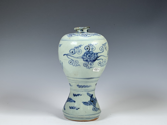 域鉴古玩】明中晚期·青花壬字云纹花卉纹梅瓶拍卖价格/图片/值多少钱